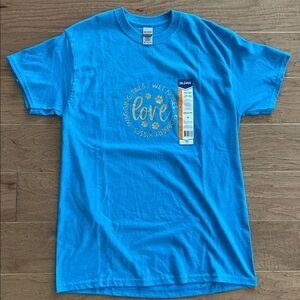Gildan Blue Love Wet Noses Kisses Graphic Tee Medium NWT